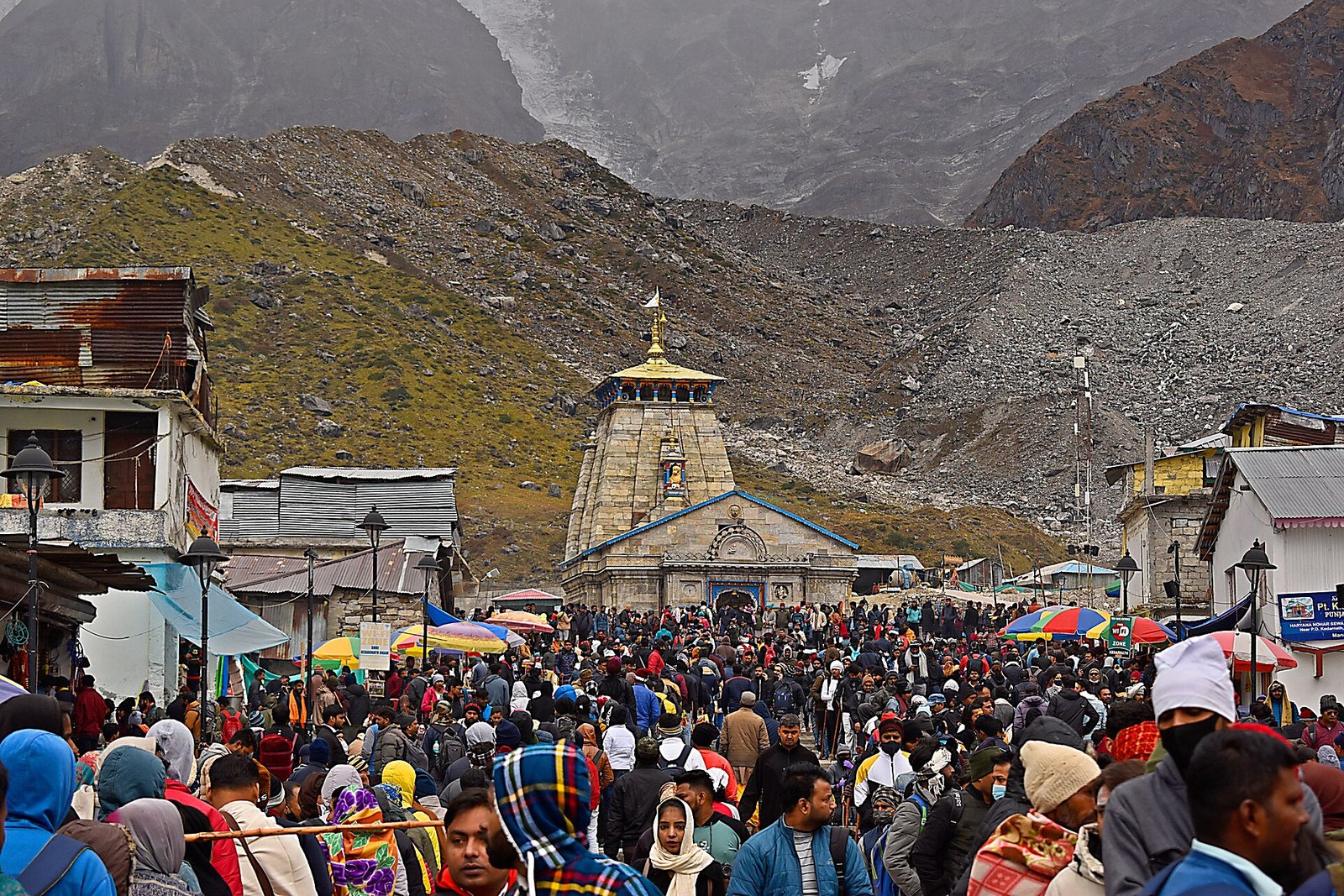 Devotees at Kedarnath temple, Uttrakhand 02