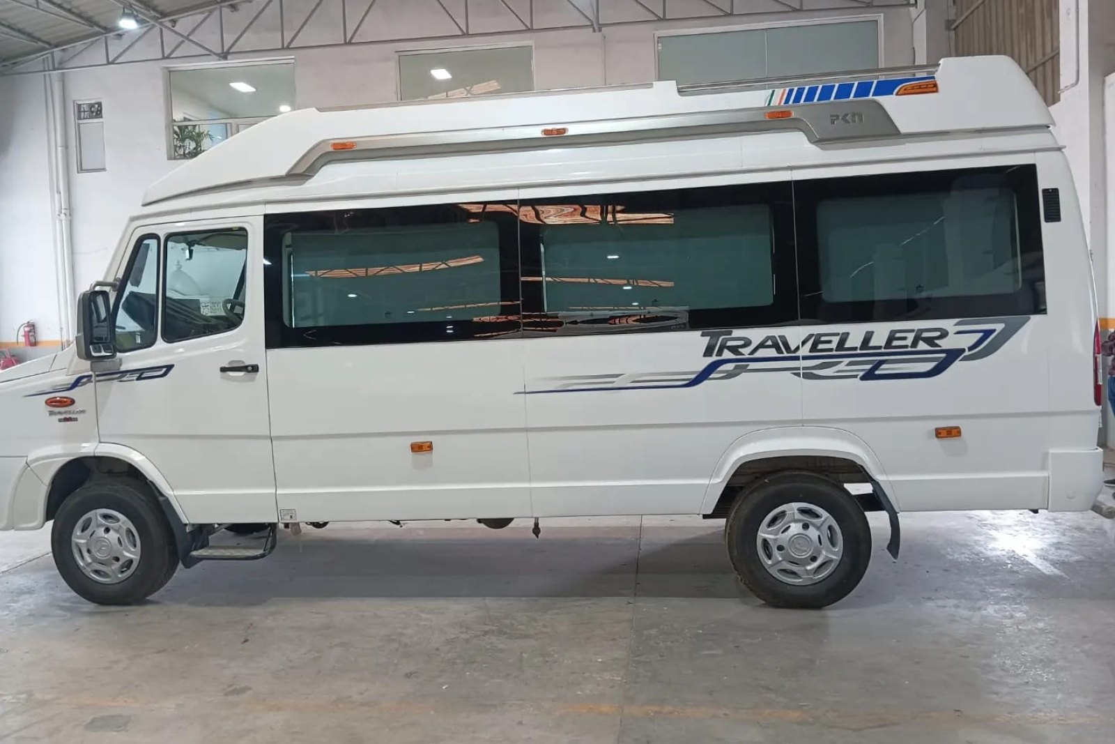 12 Seater Maharaja 1x1