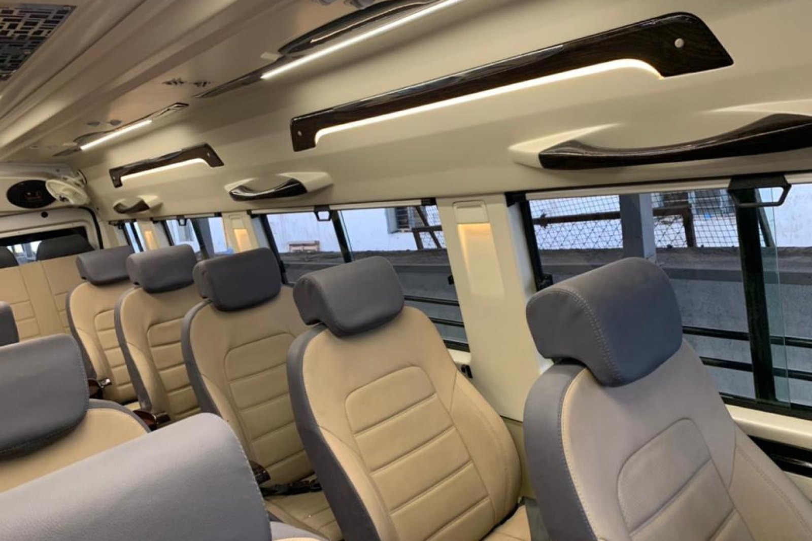 12 Seater Maharaja 1x1