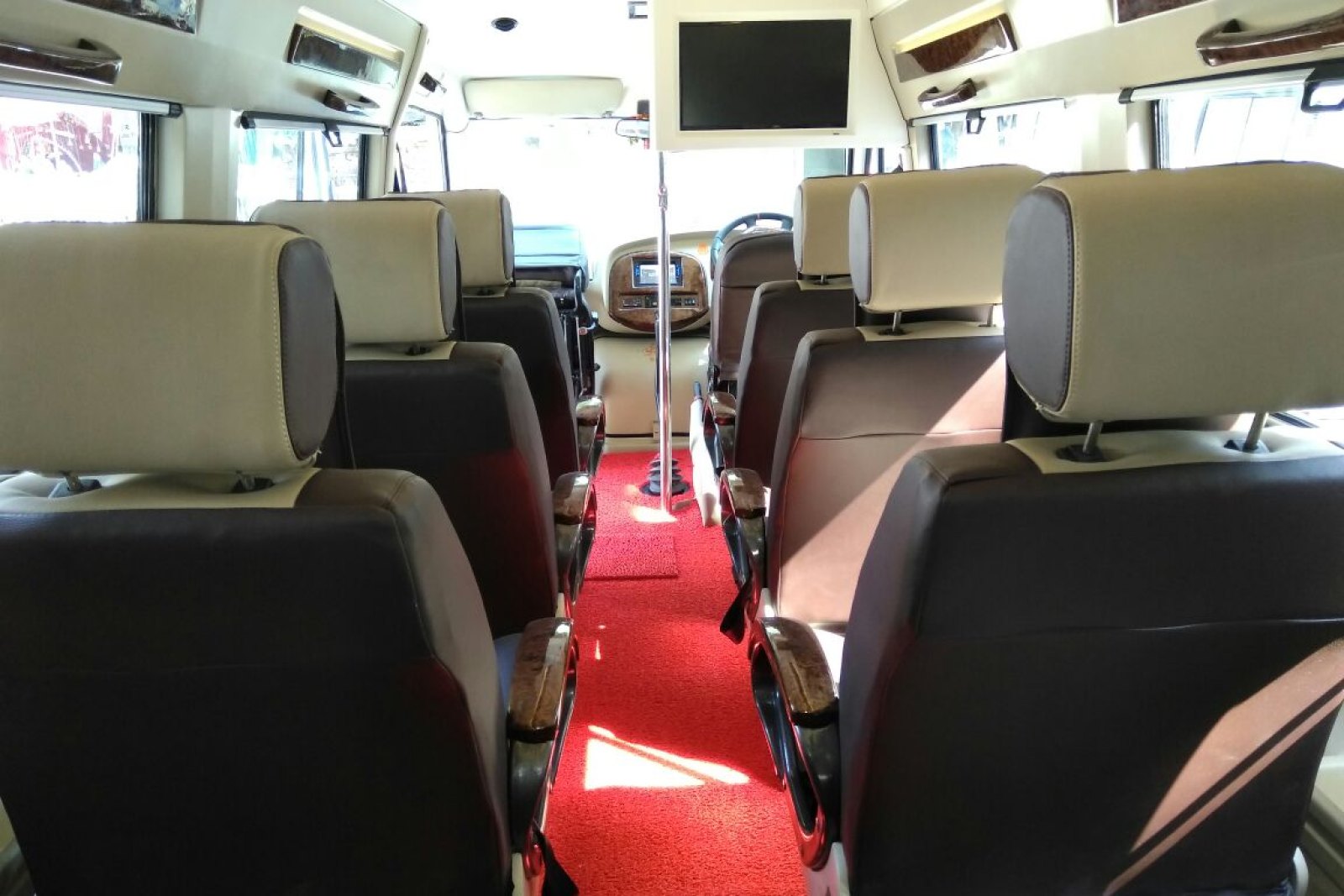 12 Seater Tempo Traveller