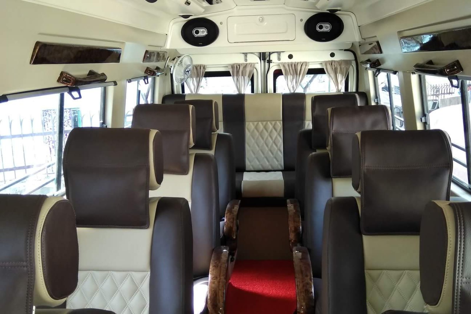 18 Seater Tempo Traveller