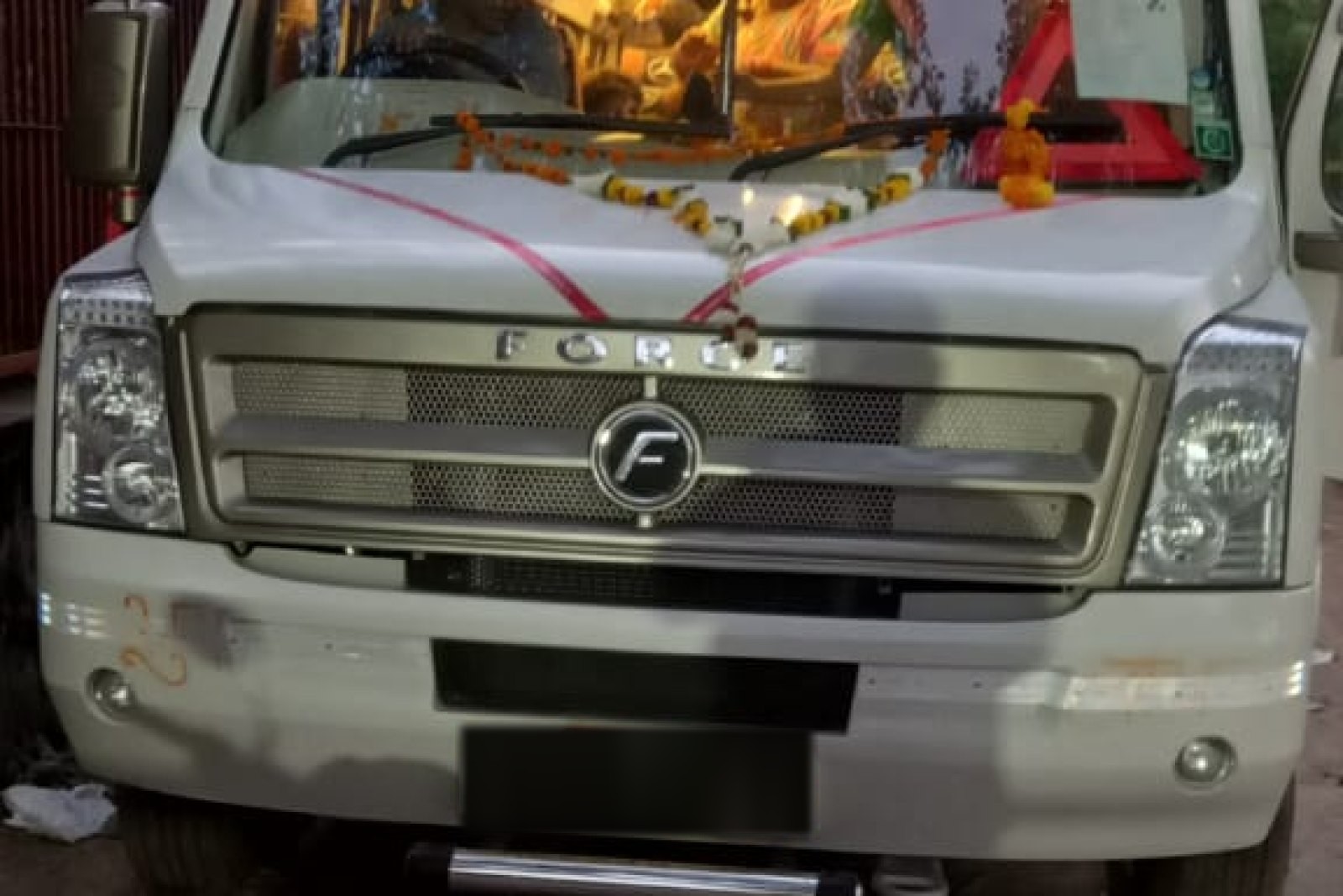 26 Seater Tempo Traveller