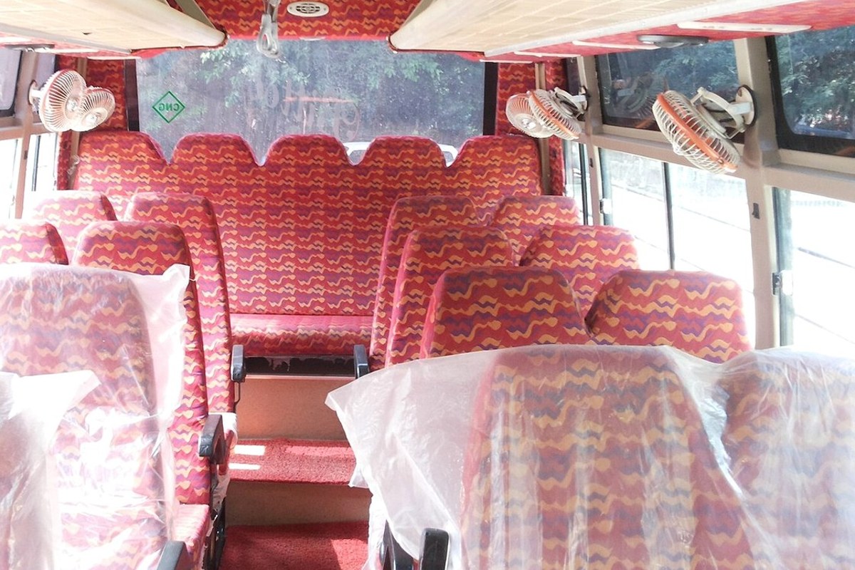 Mini coach passenger seating and roof fans